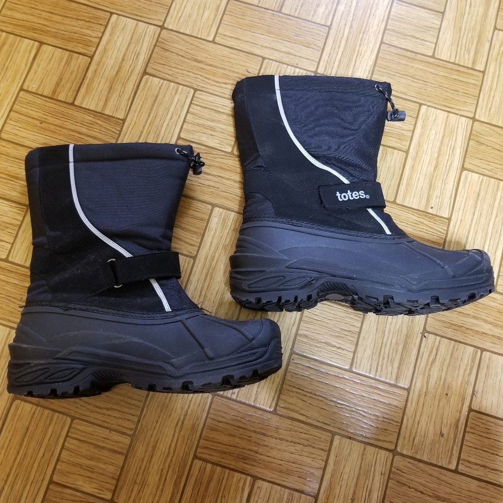 Snow Boots mens 10 med. Black. Originally $80.00.